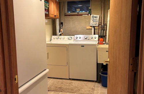 Lakeville Casa | Newly renovated kitchen, 3 Bed/2 Bath, Finished Basement w/game room!!