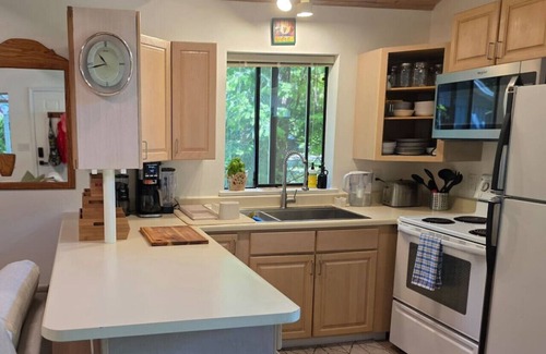 Point Roberts Casa | Newly Renovated, Light-Filled Cabin