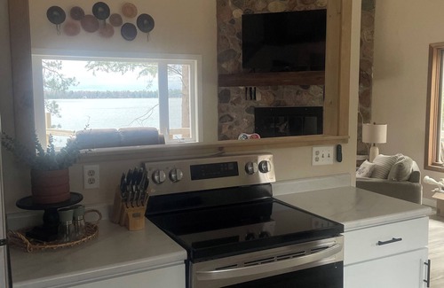 Laona Casa | Newly renovated lake house! Located on Silver Lake!