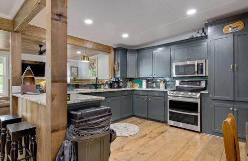 Negreet Casa | Newly Renovated Lakefront home with boat house, launch and 2 piers!