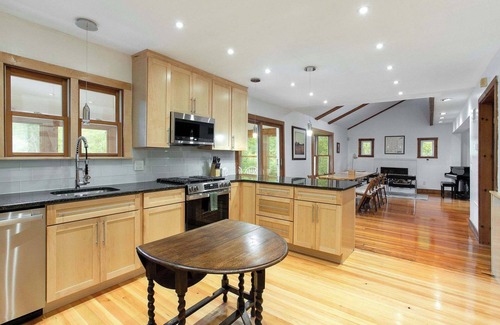 Lenox Dale Casa | Newly Renovated Lakefront Haven In Lenox