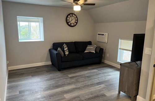 Elroy Apartamento | Newly Renovated Large 1 Bedroom