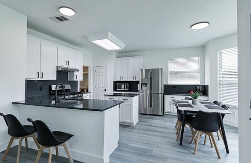 The Colony Casa | Newly Renovated Luxury 5BR – Family & Game Room