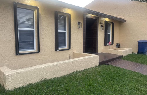 Miami Gardens Casa | Newly Renovated Modern Townhome
