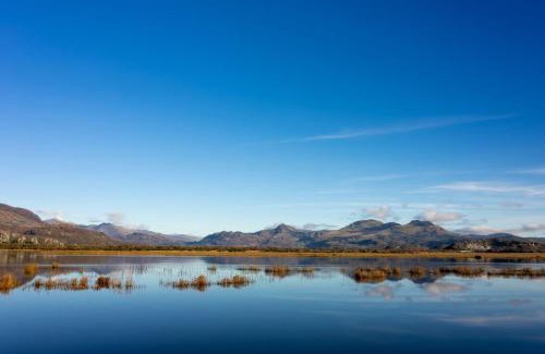 Porthmadog Casa | Newly-renovated, mid-terrace cottage in Porthmadog