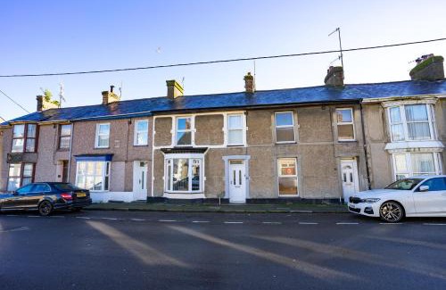Porthmadog Casa | Newly-renovated, mid-terrace cottage in Porthmadog