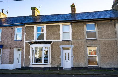 Porthmadog Casa | Newly-renovated, mid-terrace cottage in Porthmadog