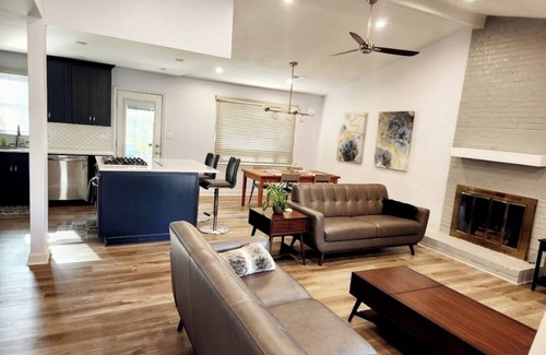 Greensboro Casa | Newly Renovated Modern Home