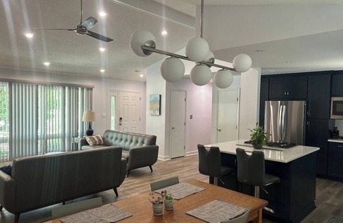 Greensboro Casa | Newly Renovated Modern Home