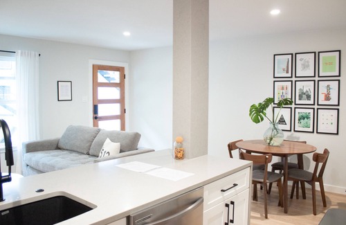 Barton Hills Condominio | Newly Renovated Modern Condo- Walk to Zilker & Barton Springs! Private backyard!