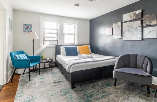 Hamilton Apartamento | Newly Renovated Modern Studio on James St South