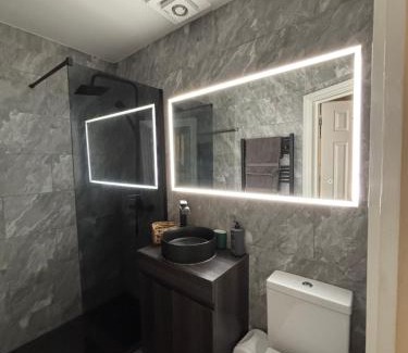 Addison Apartamento | Newly renovated Modern studio apartment in West Kensington