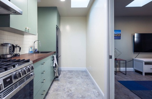 North Berkeley Cabaña | Newly renovated modern guest house in lovely neighborhood!