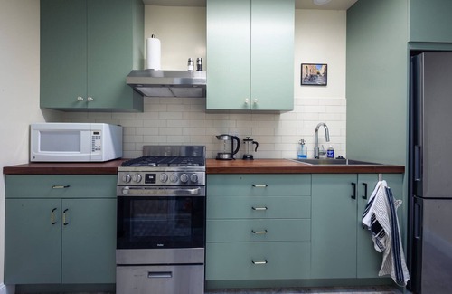 North Berkeley Cabaña | Newly renovated modern guest house in lovely neighborhood!