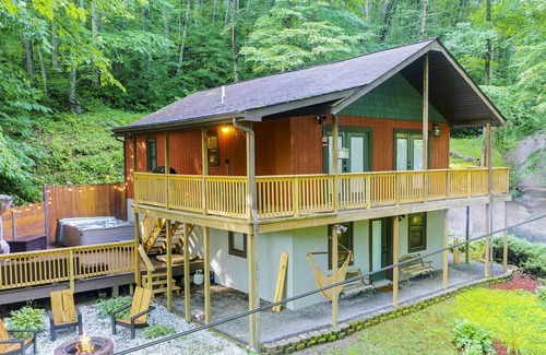 Sylva Casa | Newly Renovated Mountain House Retreat w/ Hot Tub And Huge Private Deck