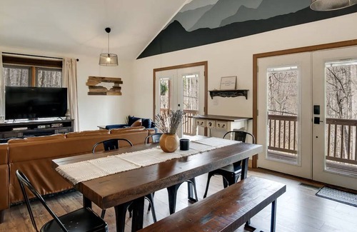 Sylva Casa | Newly Renovated Mountain House Retreat w/ Hot Tub And Huge Private Deck