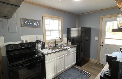Albany Cabina | Newly renovated near Rowena, Grider and Wolf Creek Dam
