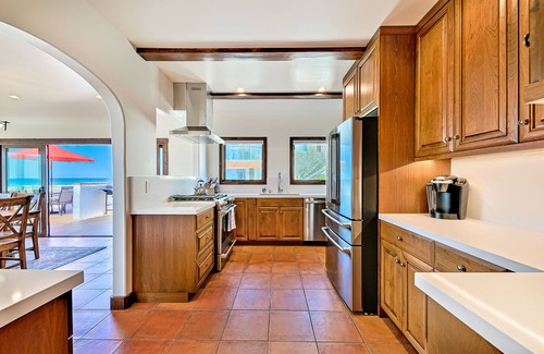 Mission Beach Villa | Newly Renovated Oceanfront 8BD/2 Houses w/ AC, Hot Tub, Firepit, & Huge Rooftop Deck!
