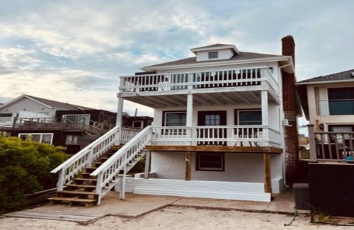 Alden Manor Apartamento | Newly-Renovated One-Bedroom on the Beach