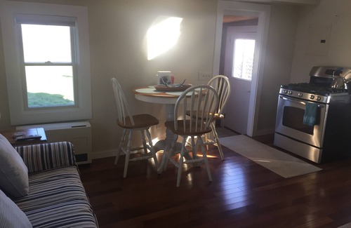 Block Island Cabaña | ¡Oasis privado recientemente renovado!- ¡AC por los meses de verano!