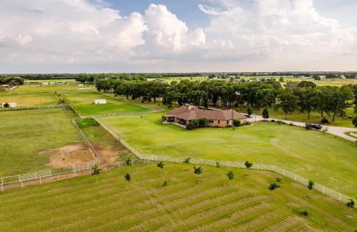 Weston Casa | Newly Renovated Private Ranch Get-A-Way