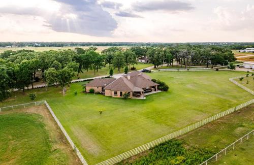 Weston Casa | Newly Renovated Private Ranch Get-A-Way