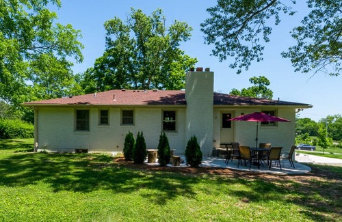Mount Juliet Casa | Propiedad recientemente renovada en Heart of Mt. Julieta a solo 20 minutos de Nashville