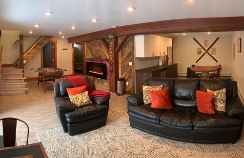 Mount Holly Chalet De Esquí | Recientemente renovado casa de estilo rústico con baños de lujo y vistas a la montaña, Sereni
