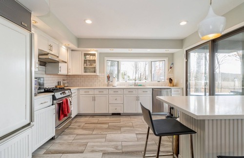 North Haven Casa | Casa recientemente renovada de Sag Harbor con hermosa vista a la bahía, piscina Gunite y bañera de hidromasaje