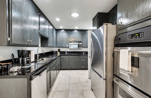 Spring Valley Cabaña | Newly Renovated Serene San Diego Retreat: Hot Tub