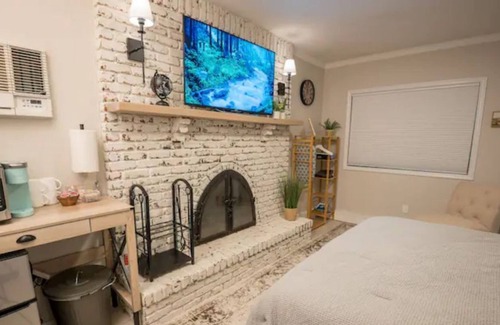 Deer Park Casa | Newly Renovated Studio with Private Entrance