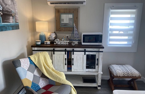 Bertrand Chalet De Esquí | Newly renovated tiny house on the banks of the Caraquet River