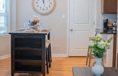 Dearborn Casa | Newly Renovated Townhouse on a Tranquil Street