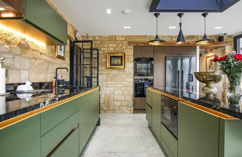 Willersey Casa | Newly renovated traditional Cotswold house with hot tub and sauna