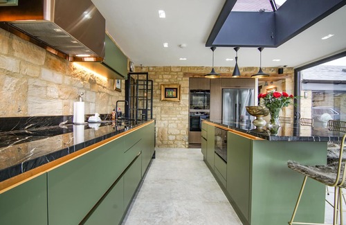 Willersey Casa | Newly renovated traditional Cotswold house with hot tub and sauna
