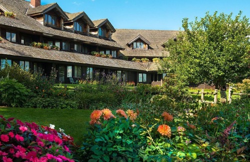 Moscow Cabaña | Newly renovated Trapp Family Lodge 2-bedroom Guest House-available Dec 6th-13th