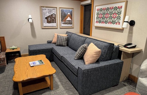 Moscow Cabaña | Newly renovated Trapp Family Lodge 2-bedroom Guest House-available Dec 6th-13th
