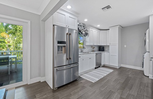 Flamingo Parks Casa | Newly renovated luxury 4/3 seasonal home with pool
