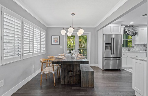 Flamingo Parks Casa | Newly renovated luxury 4/3 seasonal home with pool