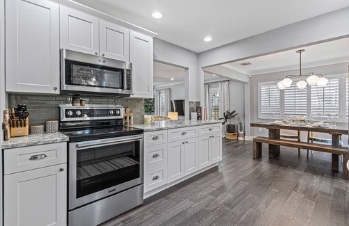 Flamingo Parks Casa | Newly renovated luxury 4/3 seasonal home with pool