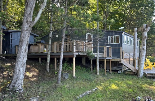Georgian Bay Cabaña | Newly Renovated Waterfront Cottage on Lake Inlet on Honey Harbour!