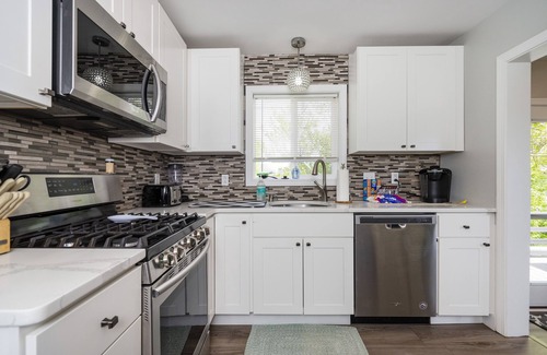 Eastward Look Casa | NEWLY RENOVATED. WALK TO BEACH. FULLY EQUIPPED FOR BEACH. June rate discounted