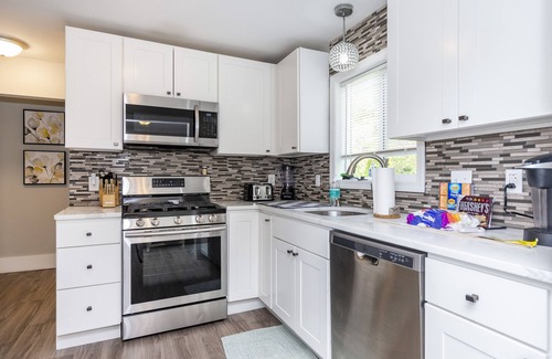 Eastward Look Casa | NEWLY RENOVATED. WALK TO BEACH. FULLY EQUIPPED FOR BEACH. June rate discounted