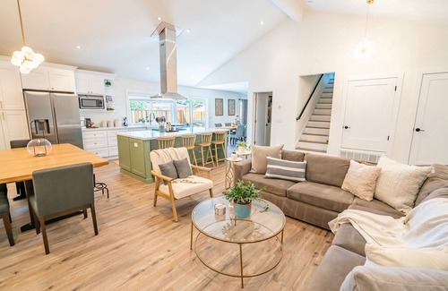 Napa Casa | Newly Renovated Wine Country Home w/ Guest House