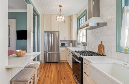 Harleston Village Casa | Newly Restored Charming 2-Bedroom Home with Ensuite's & Prime Location
