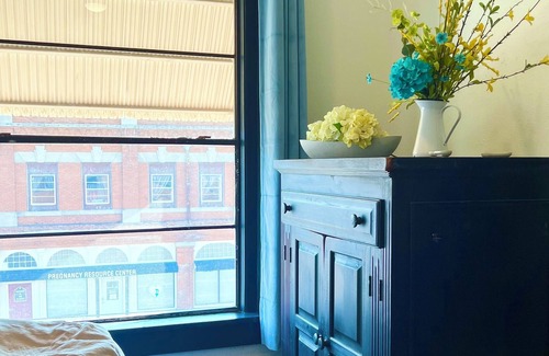 Bowie Apartamento | Newly restored Historic apartment located in the heart of Downtown Bowie, TX