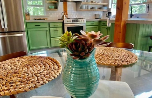 Warren Cabaña | Newly Restored Mid Coast Cottage