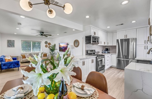 Ontario Casa | Newly Revamped Oasis: Ultimate Pool Getaway close to Disney