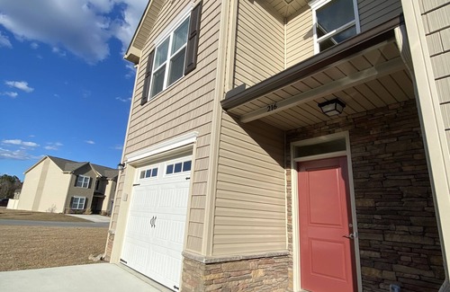 Hubert Casa | Newly Townhome, 15 mins to Camp Lejeune