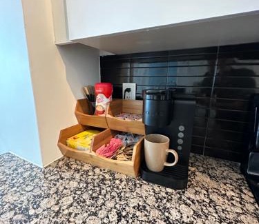 Downtown Toronto Apartamento | Newly updated 2BR, 2Bath & Den in Downtown Toronto beside Union Station & Scotia Bank Arena!